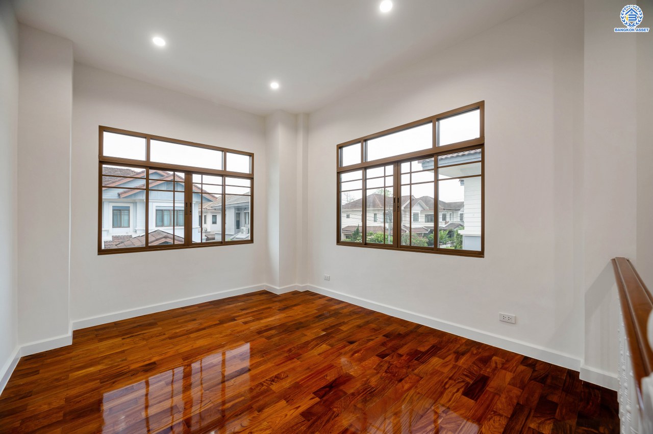 บ้านมือสองตกแต่งใหม่ จากแบรนด์ Sansiri โครงการ เศรษฐสิริ วงแหวน-สุขาภิบาล2 บ้านเดี่ยวหลังมุม เนื้อที่ 70.10 ตร.ว. พื้นที่ใช้สอย 166.20 ตร.ม. ฟังก์ชัน 3 ห้องนอน 3 ห้องน้ำ 1 ห้องแม่บ้าน 2 ที่จอดรถ ติดถนนใหญ่เสรีไทย ใกล้จุดขึ้นทางด่วน "วงแหวน-กาญจนาภิเษก" และ ใกล้รถไฟฟ้าสายสีชมพู "สถานีนพรัตน์"...